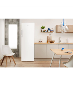 INDESIT | Refrigerator | SI6 2 W | Energy efficiency class E | Free standing | Larder | Height 167 cm | Fridge net capacity 323